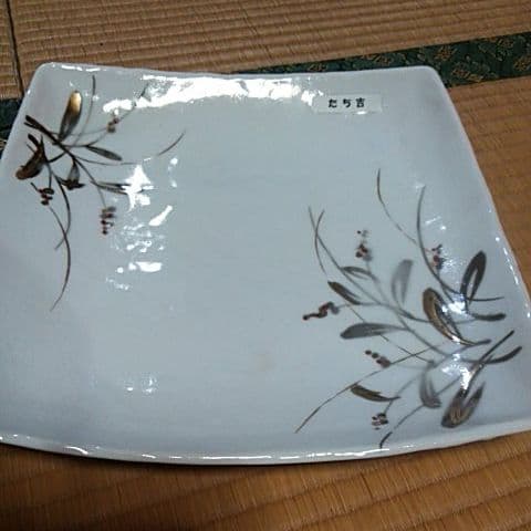１６５蔵出しさすがたち吉　大皿一枚　白磁の如く輝き手ひねりの温もり 楽天市場】和食器 大皿 角皿 長角皿【単品】「 たち吉 白磁さらさ 大皿