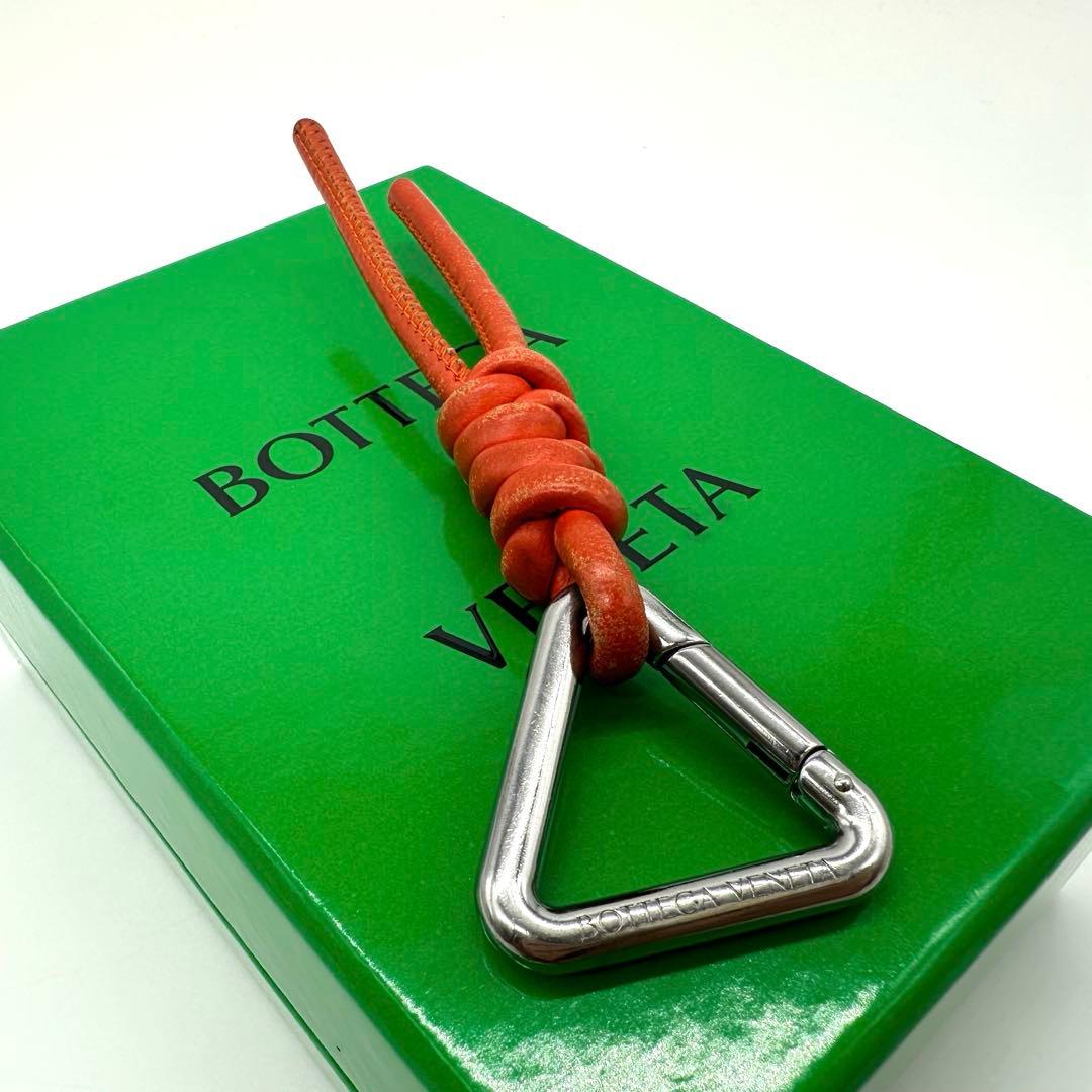 【美品】ボッテガヴェネタ トライアングル キーリング パラキー