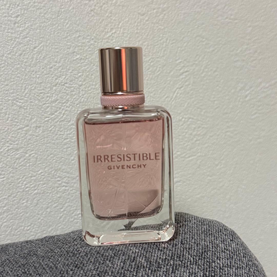 ジバンシー イレジスティブル オーデパルファム ヴェリィフローラル 香水