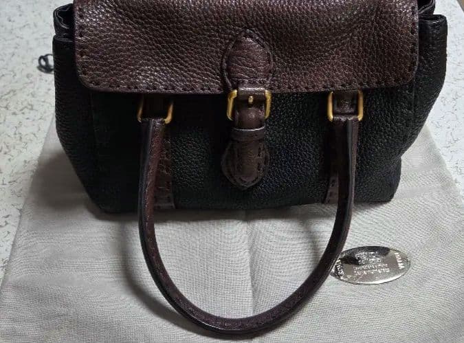 フェンディFENDI レザー ハンドバッグ 黒と茶色のコンビ