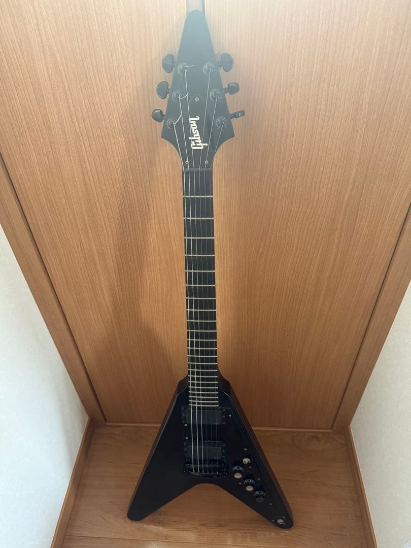 ギター Gibson Gothic flying v Gibson Gothic Flying V Satin Black 2001 – Chicago Music Exchange