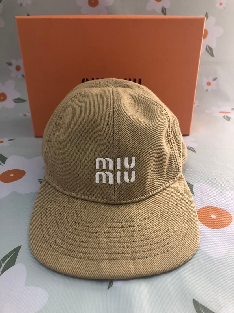 ミュウミュウ ベースボールキャップ　刺繍ロゴ　ベージュ　超美品