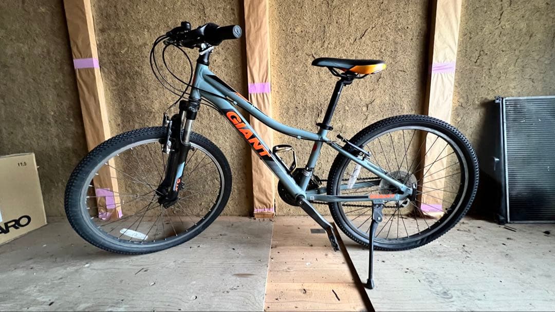 GIANT ジュニアスポーツバイク 24インチ グレー 親子でサイクリングにピッタリ♪ジュニア用マウンテンバイク『XTC JR