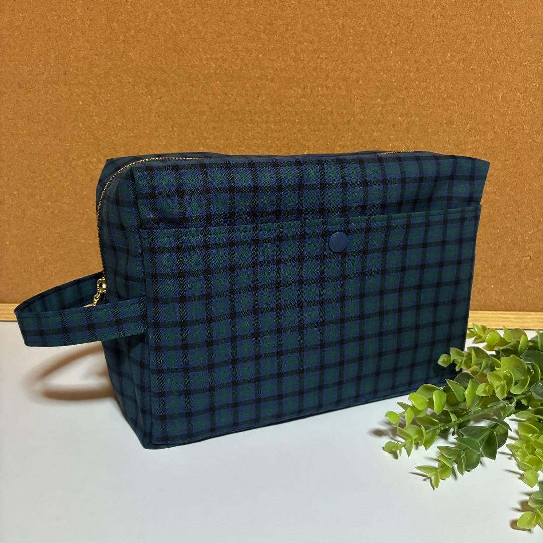 ハンドメイド おむつポーチ ファミリア風【紺】 - メルカリ