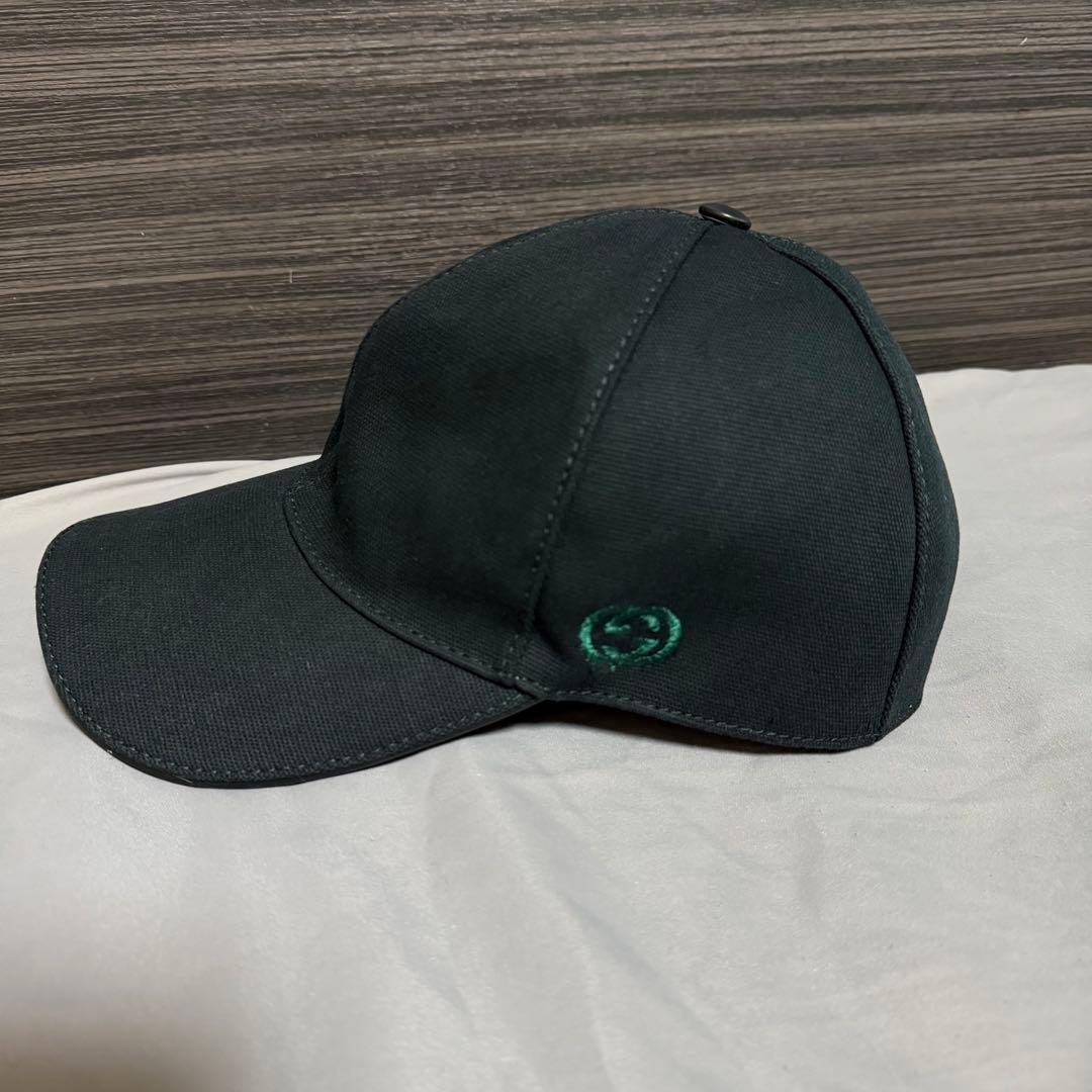 GUCCI ベースボールキャップ　ユニセックス Mサイズ 黒 無印 ロゴ