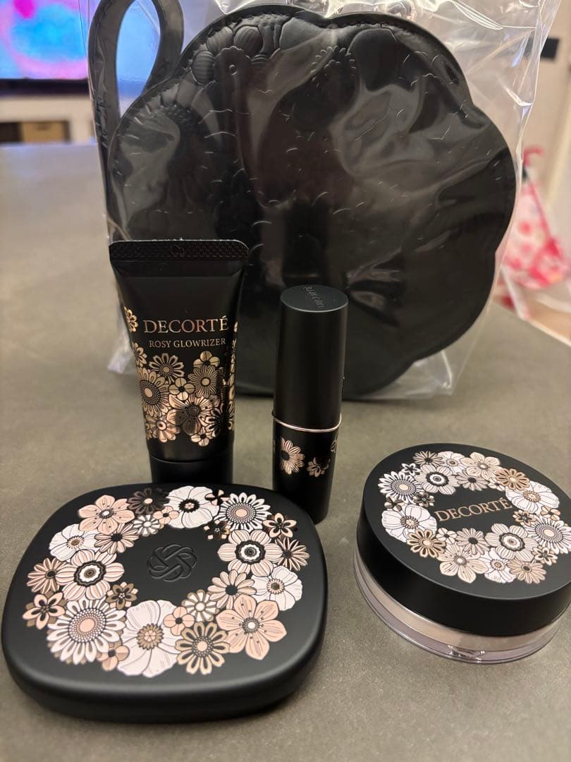 DECORTÉ Eternal Bloom Collection