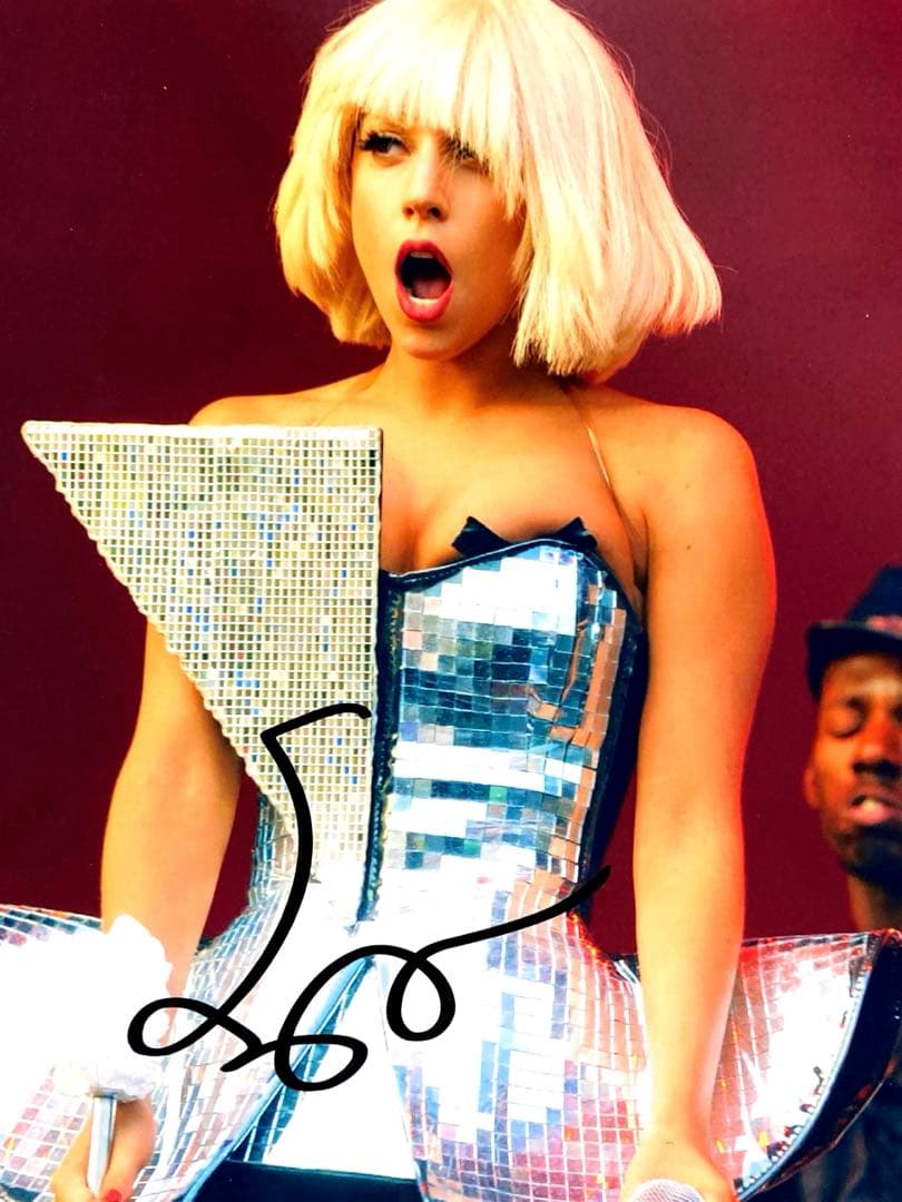 国歌斉唱…レディー・ガガ直筆サイン入り超大型写真…Lady Gaga… GjM1YdOaQAAr-2r.jpg?format=jpg