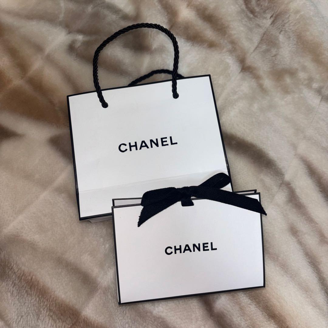CHANEL ショップ袋 小型 ホワイト ギフトボックス - メルカリ