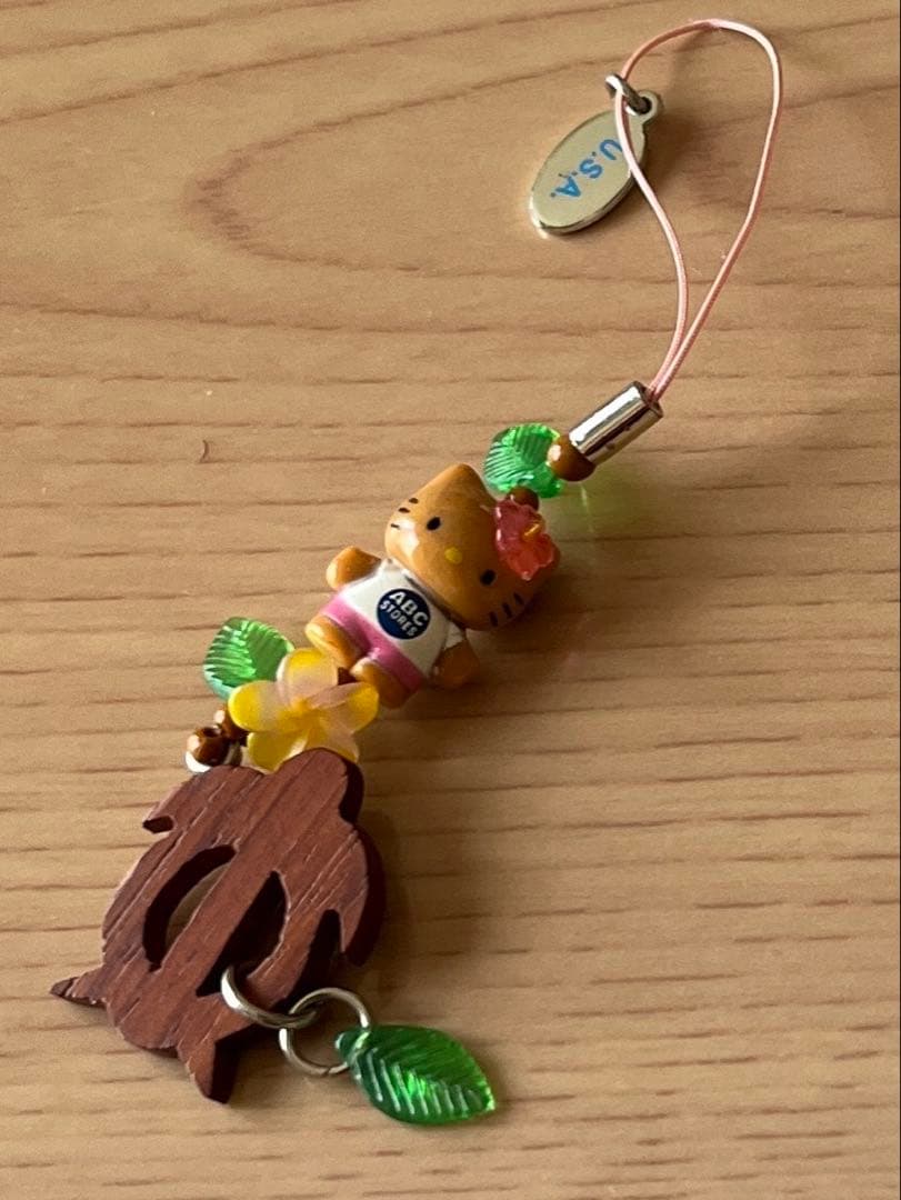 日焼けキティ　ハワイご当地ストラップ