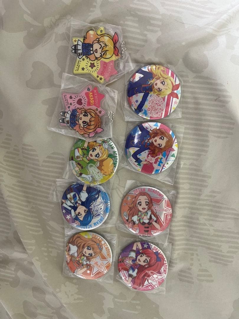 アイカツ　ガチャガチャ　缶バッジ　いちご　あかり　ドリアカ Amazon | アイカツ!スタイル 大空あかり 瀬名翼 缶バッジ 星宮いちご
