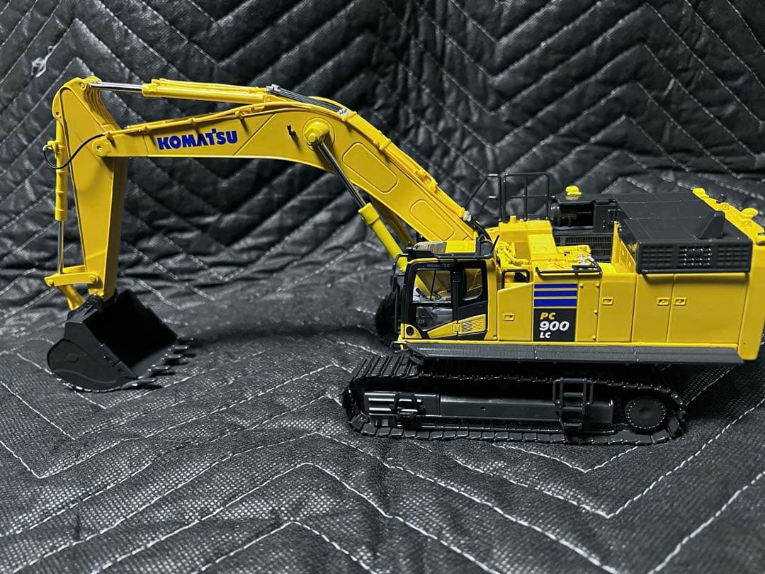 KOMATSU コマツミニチュア pc900LC-11 1/50スケール - メルカリ