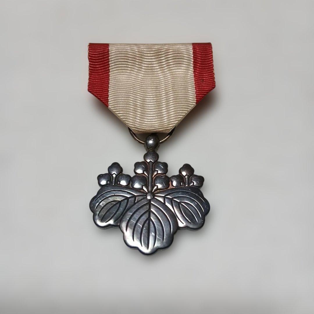 純銀】勲章 勲八等白色桐葉章 共箱無し 旧日本軍 コレクション 現状品