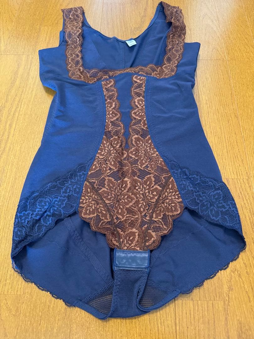 【美品】LA-LA 85 L Lネイビー ボディスーツ グラントイーワンズ　試着