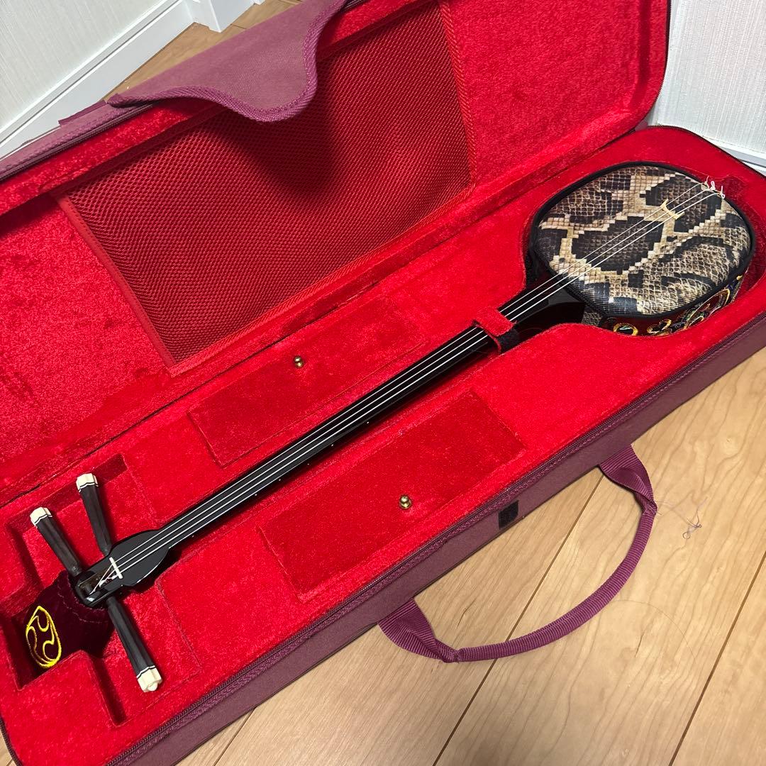 沖縄三線 人工皮 蛇柄 三味線　和楽器 ケース付