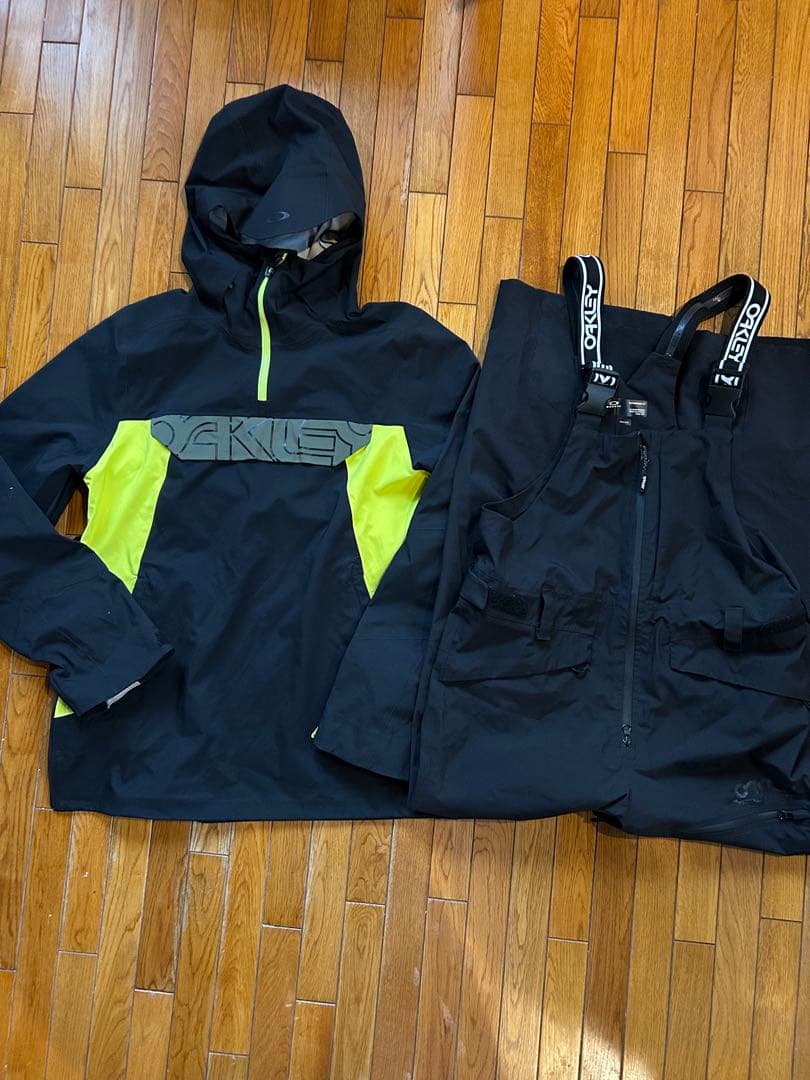 Oakley オークリー　スノボ/スキーウェア　上下セット（下ビブ）