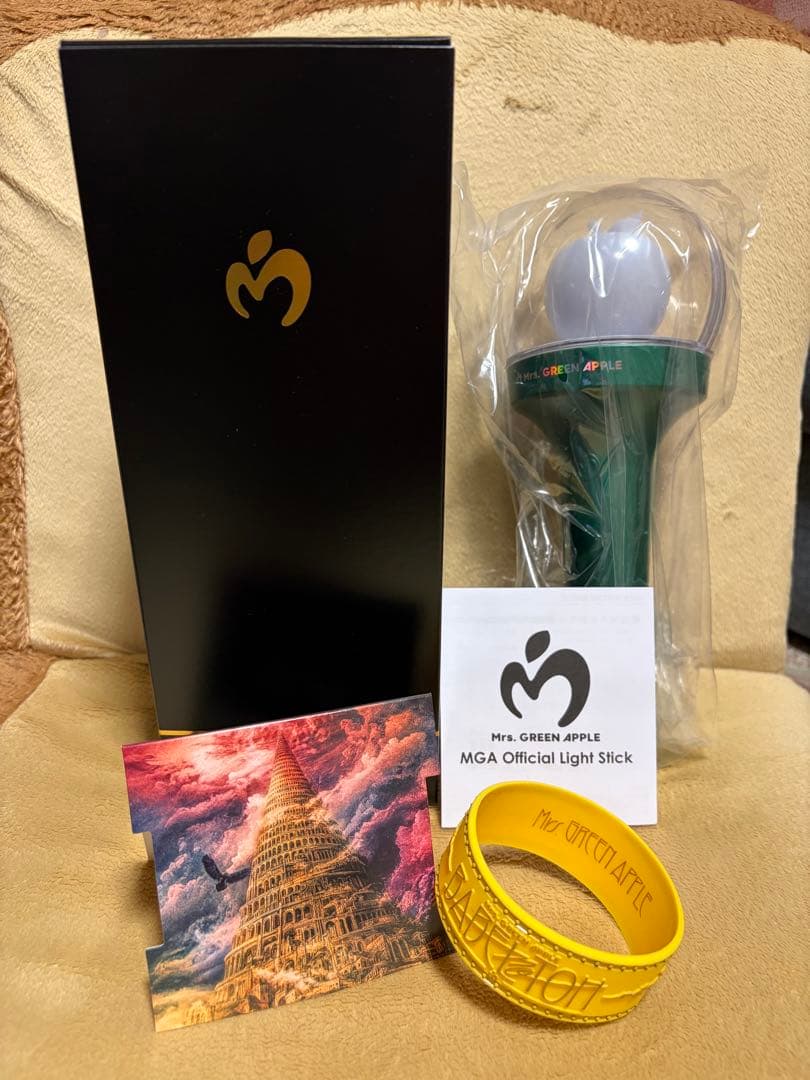 2点セット公式 MGA ミセス ・ペンライト （本体 、箱、説明書）・バングル