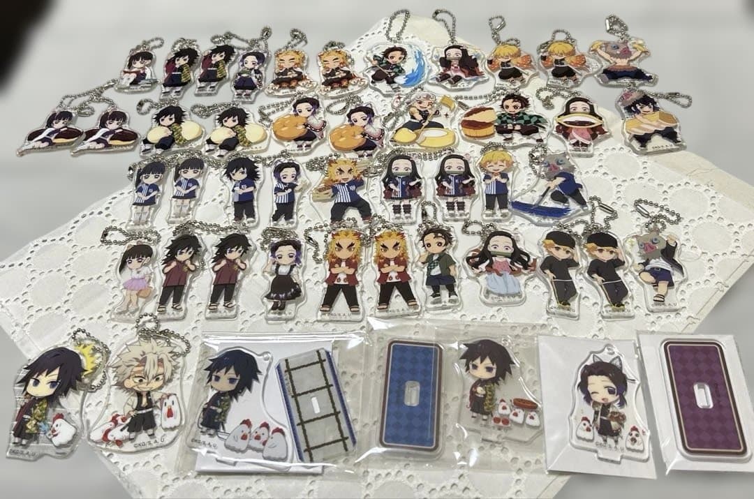 鬼滅の刃 ローソンコラボ アクリルチャーム ラバスト 缶バッジ まとめ売り 2020年1月7日(火)から「鬼滅の刃」コラボ店舗期間限定オープン