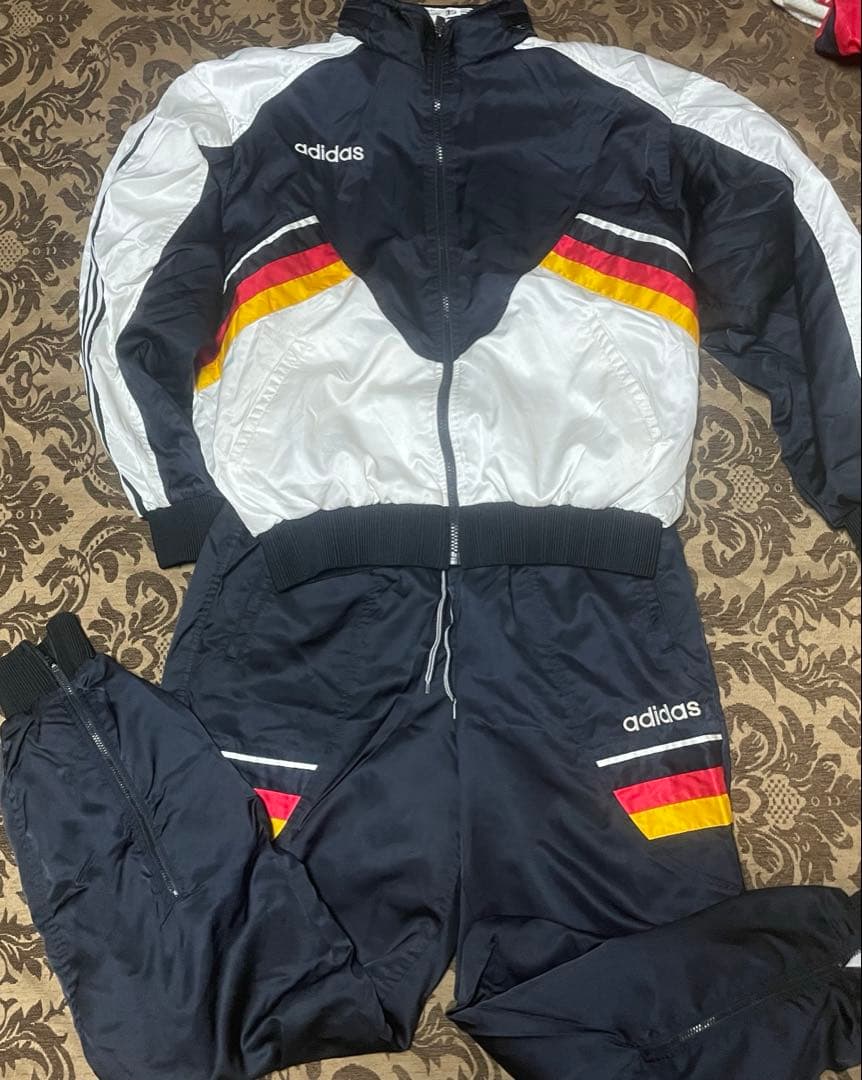 adidas デサント製 ドイツ代表 ナイロンジャケット 　上下セット デサント時代の90sアディダス『3stripes ナイロンジャケット』[2024.05