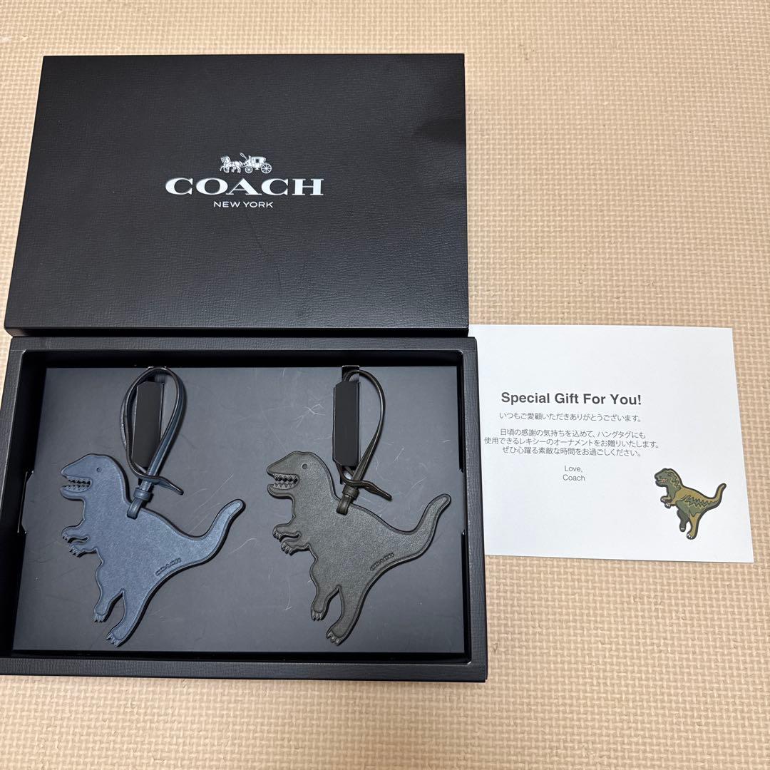 COACH 恐竜型キーホルダー 2個セット