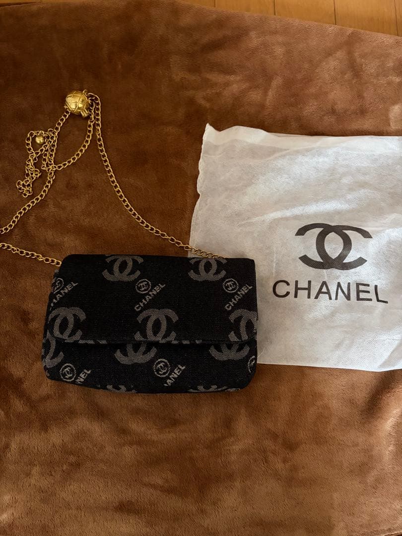CHANELシャネル ショルダーバッグ チェーンバック　ノベルティ　クロ