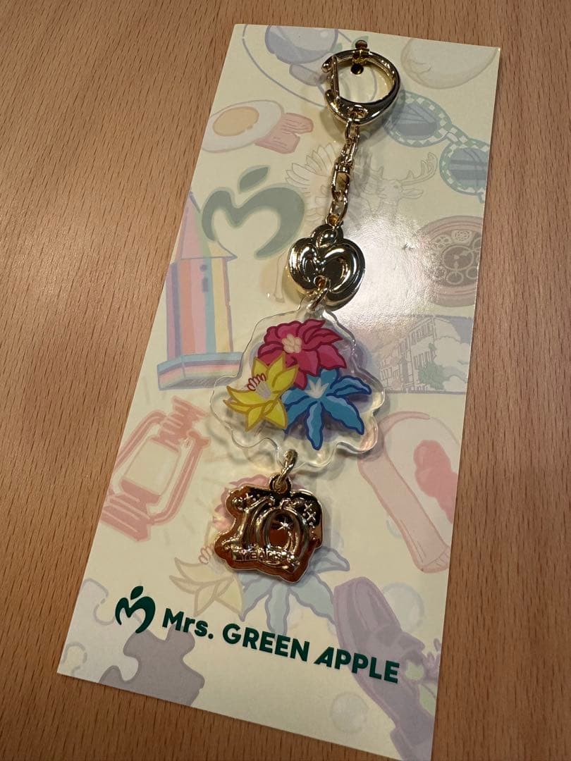 Mrs.GREEN APPLEランダムチャームキーホルダーJ - メルカリ