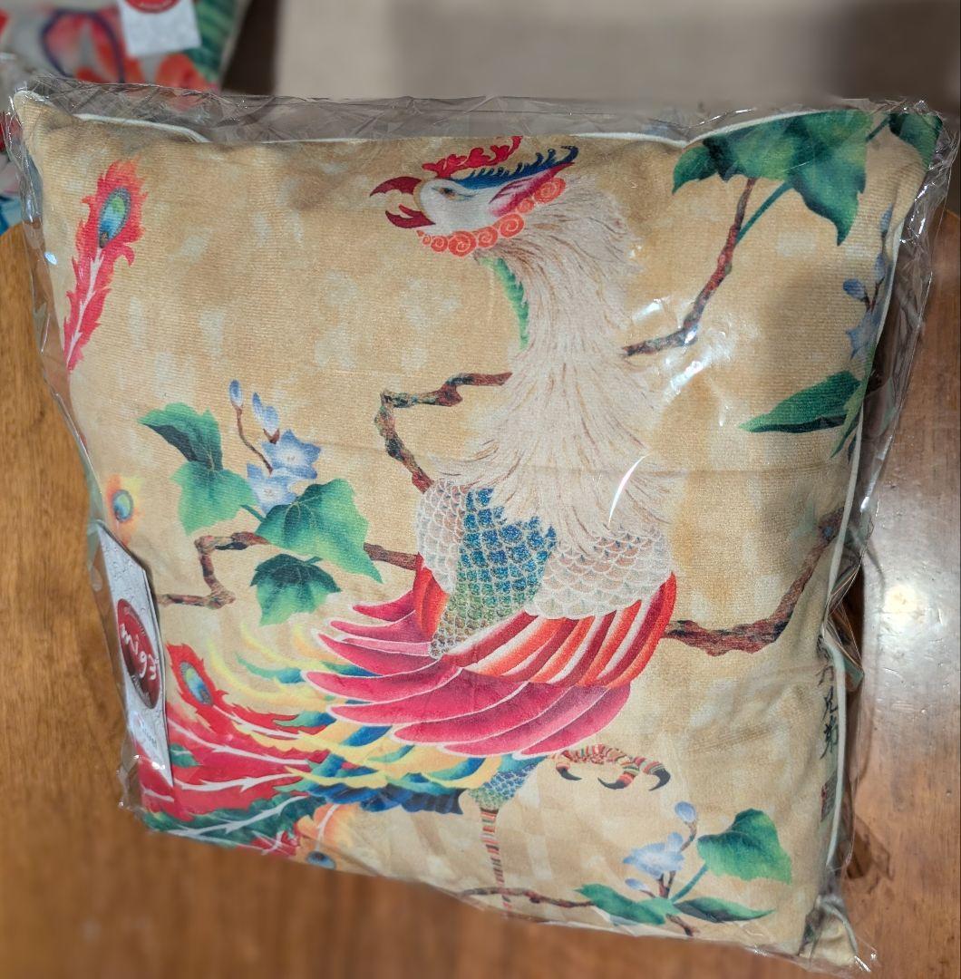 お値下げしました! 【新品　未使用】　 インヴェル　 鳳凰デザイン クッション