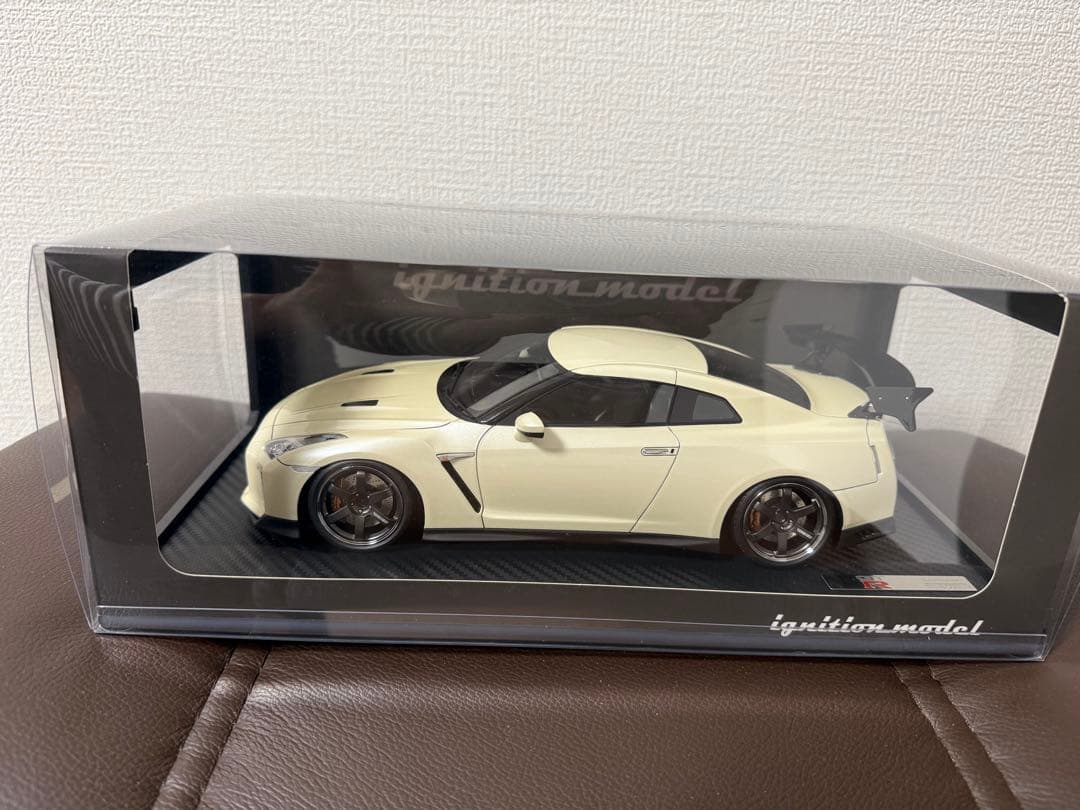 Nissan GT-R 1/43 スケール ホワイト
