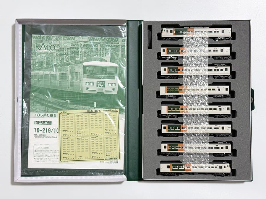 鉄道模型 KATO Nゲージ 185系0番台「踊り子」新塗色 10両セット 鉄道模型Nゲージ KATO 185系0番台「踊り子」新塗装セットを弄る【やっ