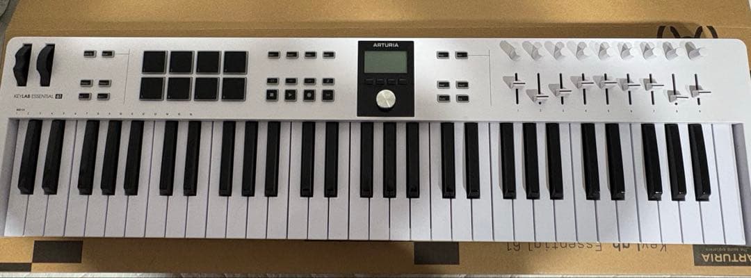 カ*ズ様 KEYLAB ESSENTIAL 61 元箱あり Amazon.co.jp: ARTURIA MIDI キーボード コントローラー KeyLab