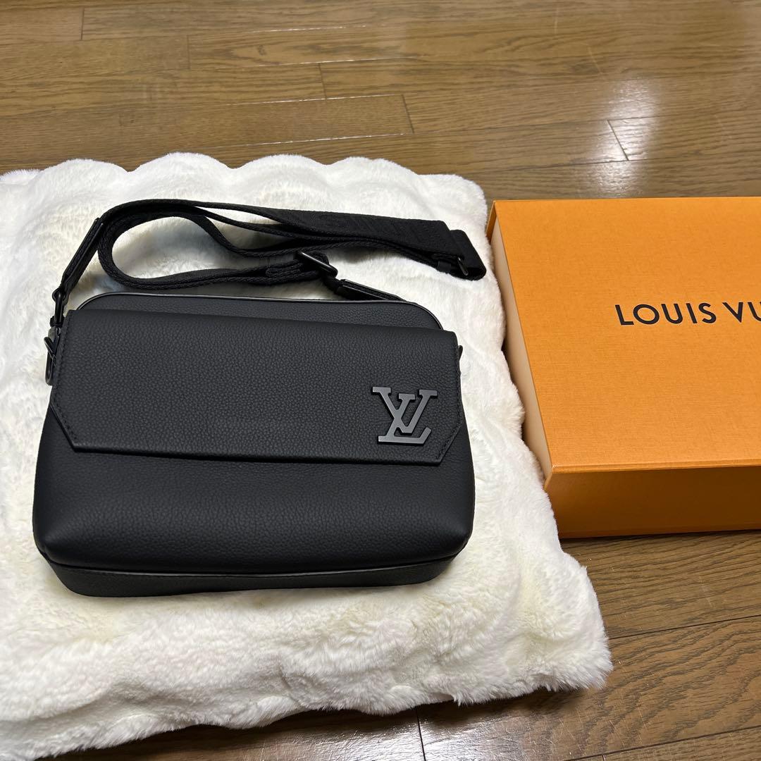 極美品LOUIS VUITTON ブラック メッセンジャーバッグ1度使用