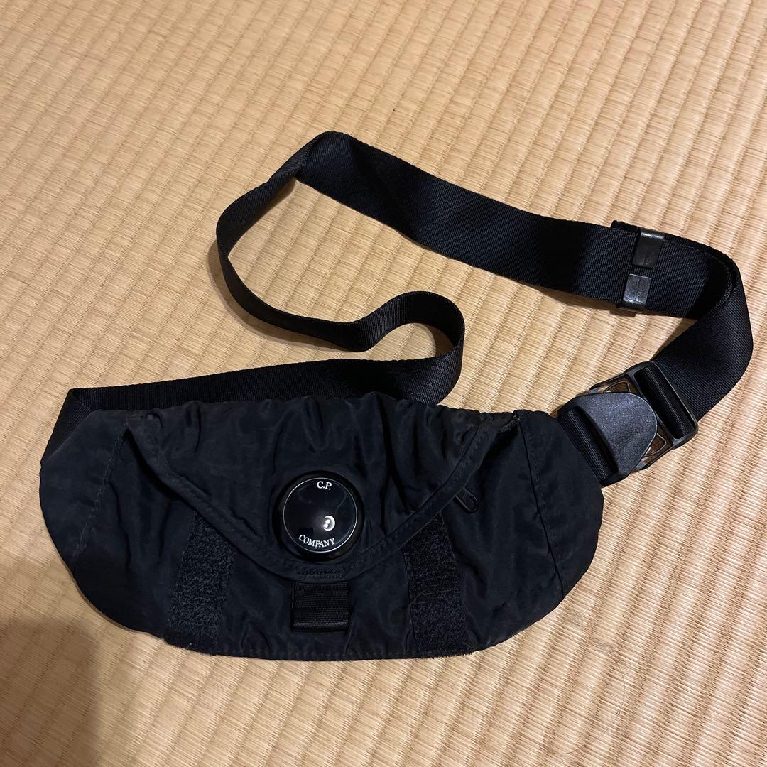CP COMPANY ブラック ボディバッグ メンズ 黒