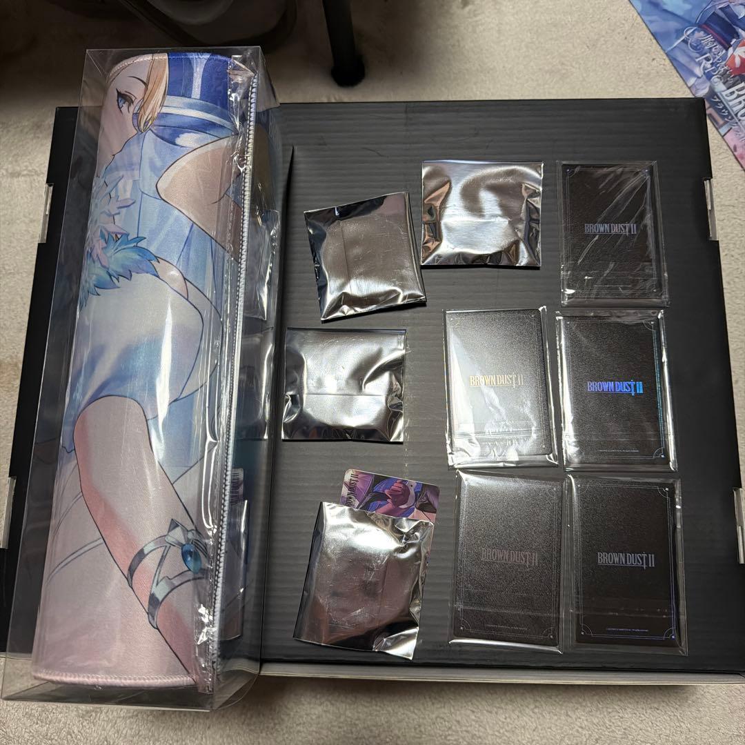 c107 ブラウンダスト2 デスクマット「雪うさぎ」+購入特典カード缶バッジ