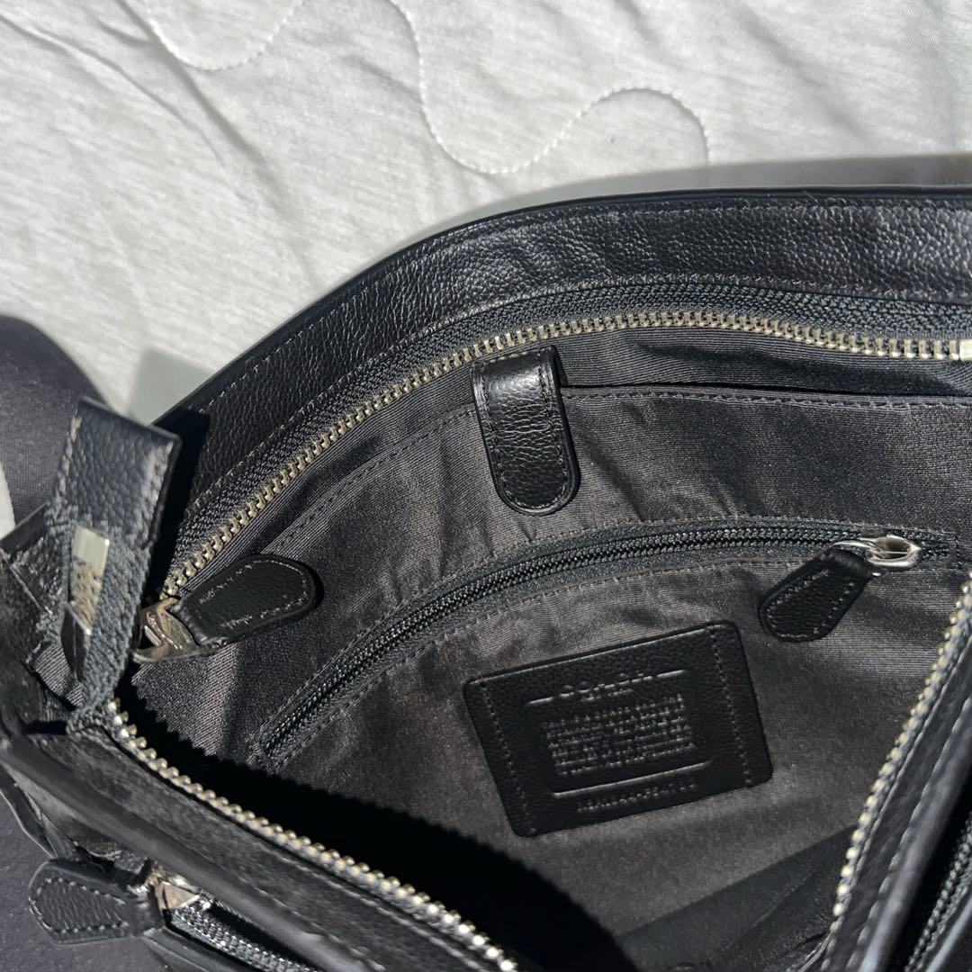 美品］coach ショルダーバッグ ブラック スリムメッセンジャーバック