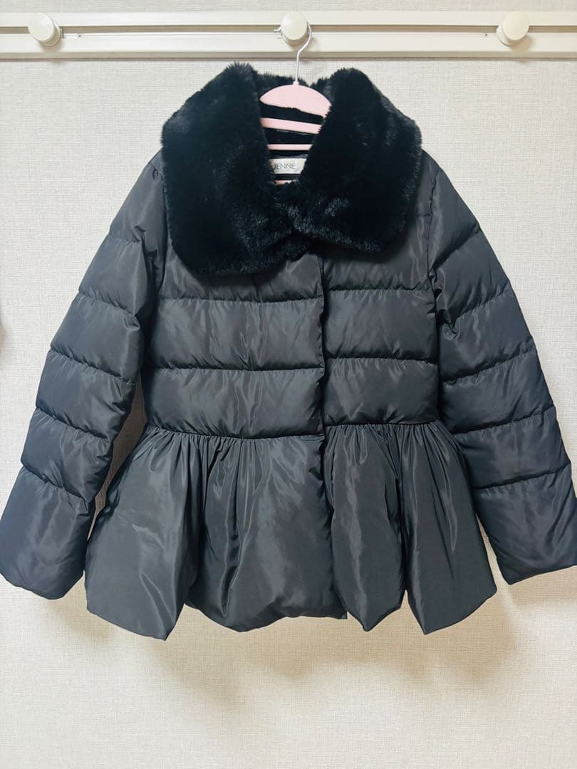 poyon　JENNE ペプラムブラックダウンジャケット