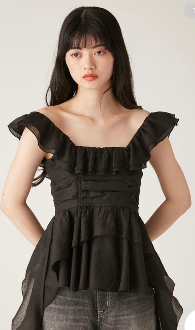 LILY BROWNリリーブラウンペプラムフリルトップス