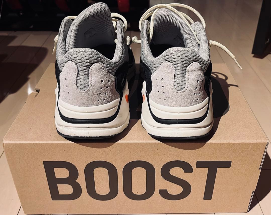 靴 YEEZY BOOST 700 / 26.5cm
