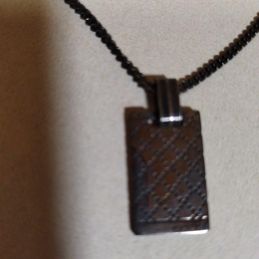 GUCCIブラック模様入りネックレス