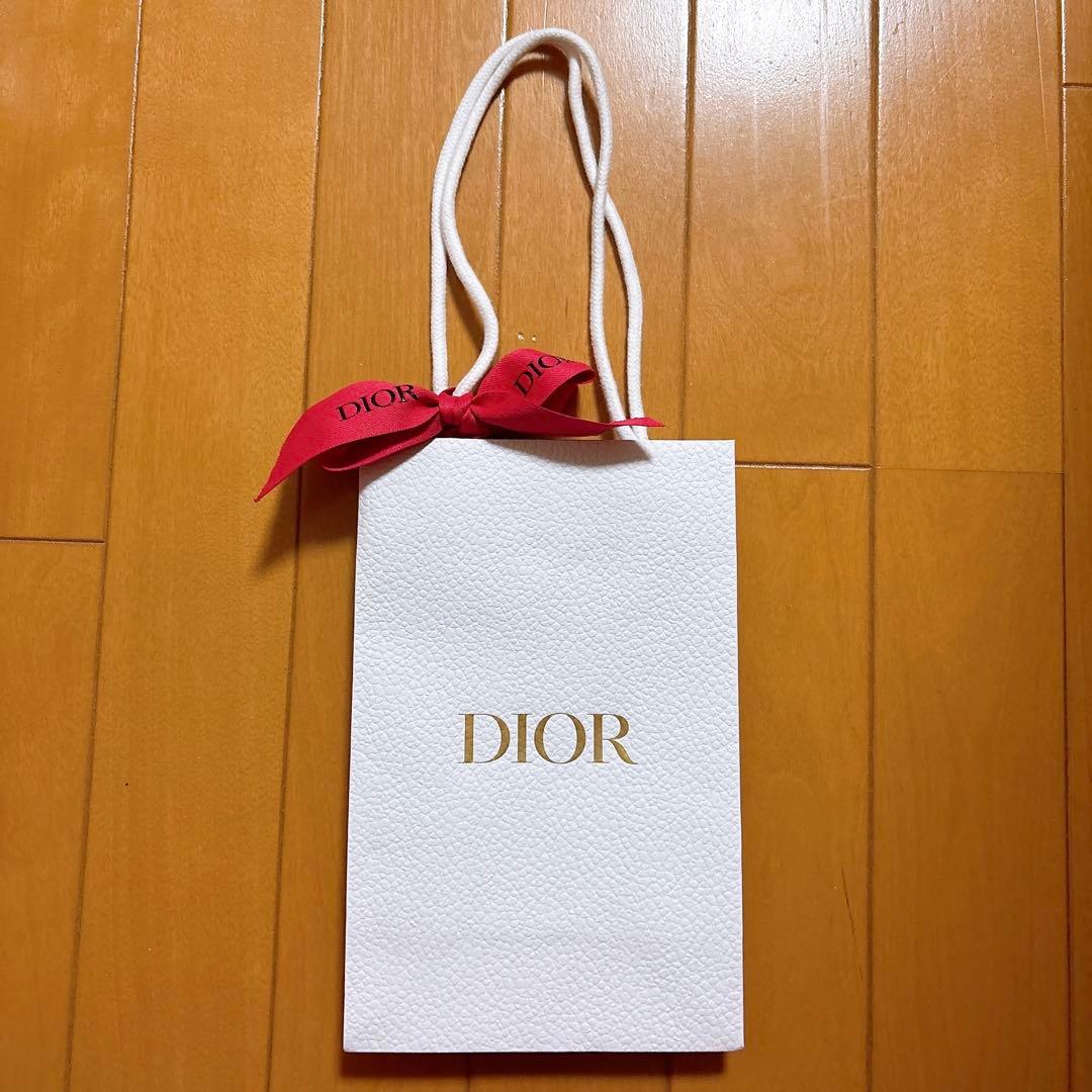 Dior 2026年 バレンタインデー限定ギフトラッピング - メルカリ