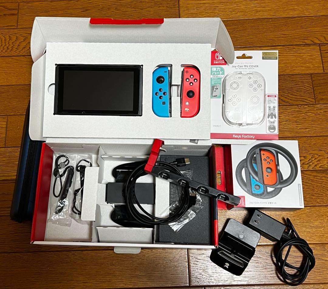 歳末！特別限定価格⭐︎Switch本体と、快適に遊ぶ為の付属品たち