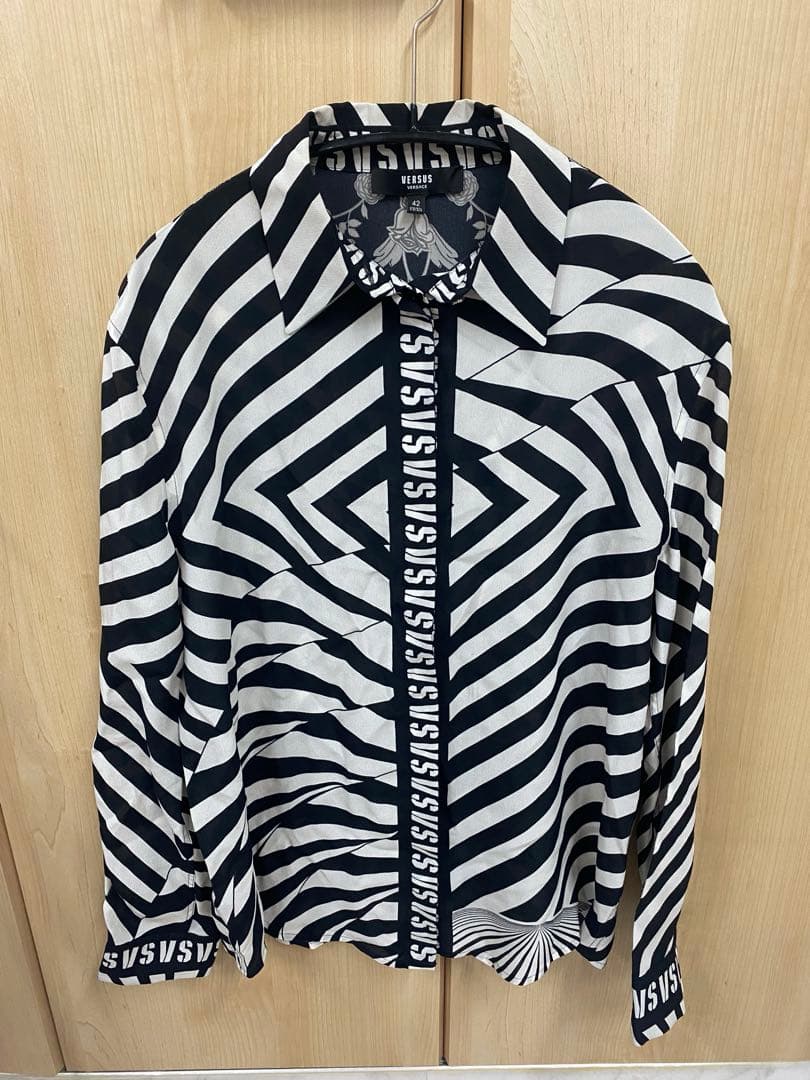 VERSUS　ヴェルサーチ　ゼブラ　長袖ブラウス　ホワイト×ブラック