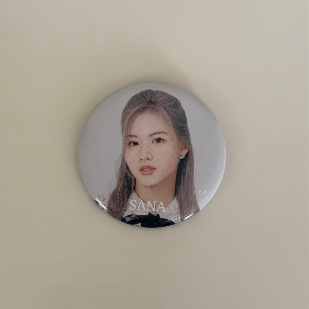TWICE サナ WORLD TOUR III 缶バッジ 缶バッチ - メルカリ