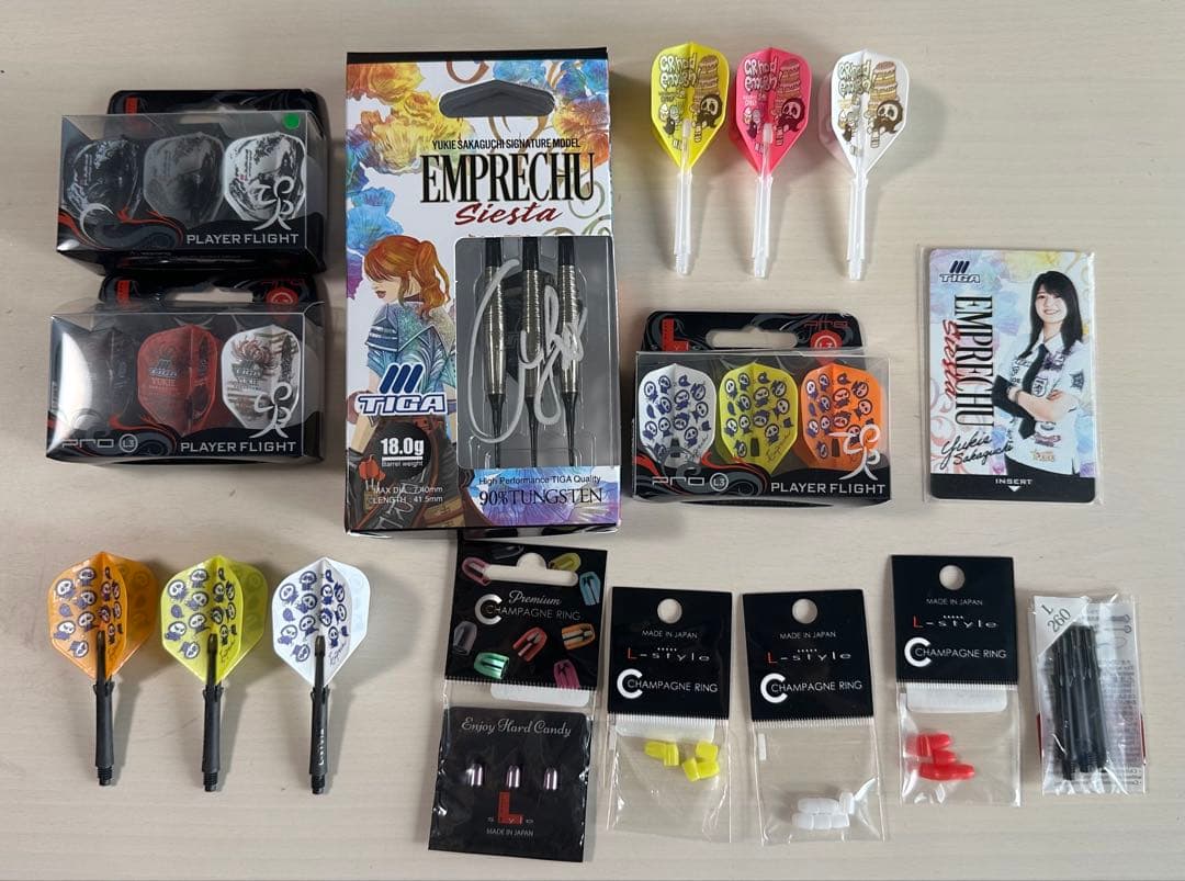 エンプレチュシエスタ 坂口優希恵 サイン入り ダーツ祭り限定ライブカード付 エンプレチュシエスタ 坂口優希恵 サイン入り ダーツ祭り限定ライブ