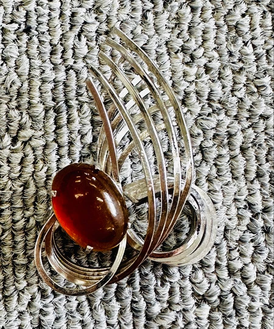 シルバー 琥珀 ブローチ - メルカリ