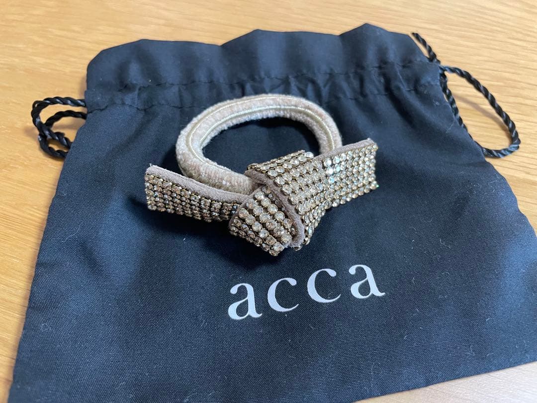 acca ビジュー付きヘアゴム ベージュ