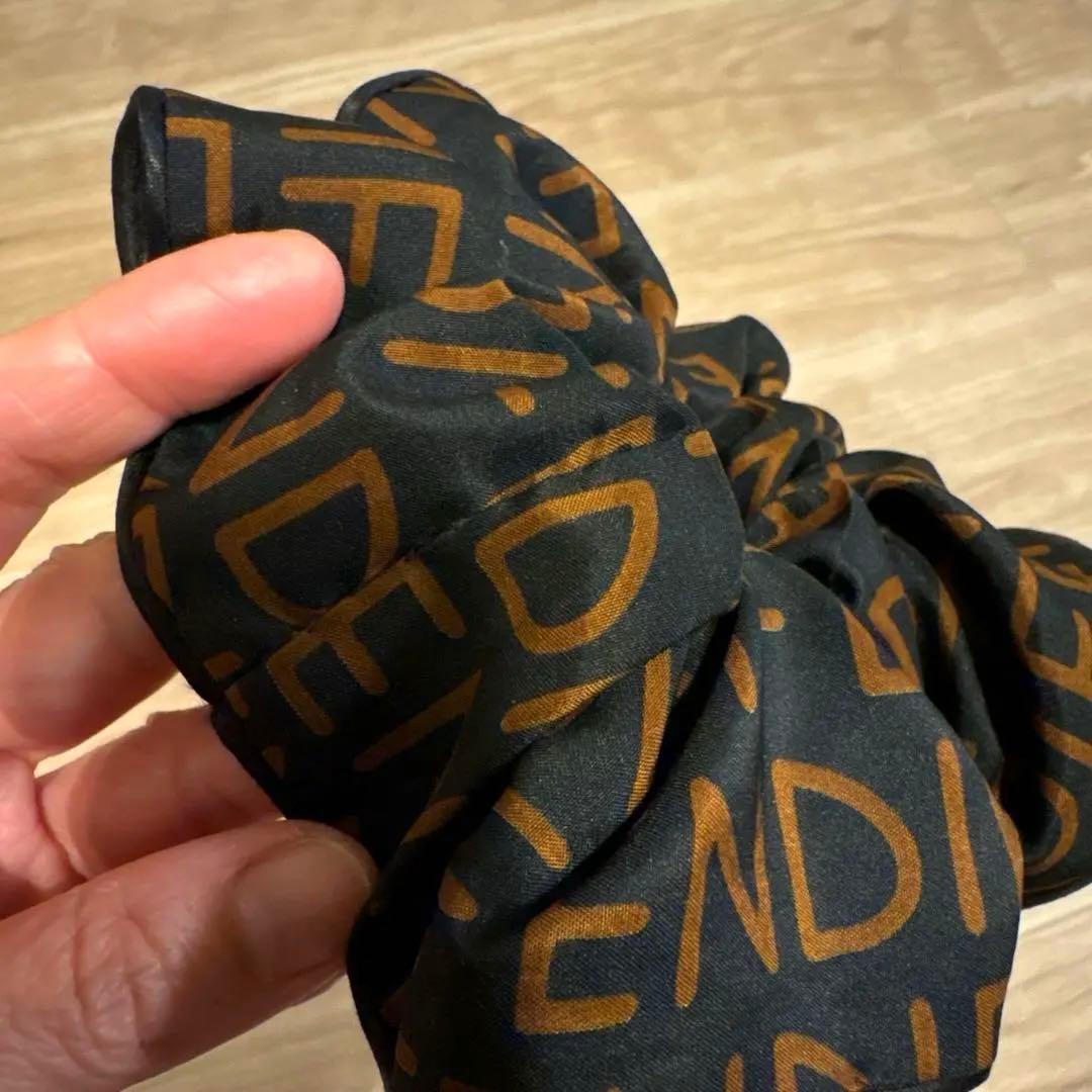訳あり☆FENDI☆ロゴ入りシュシュ☆ - メルカリ