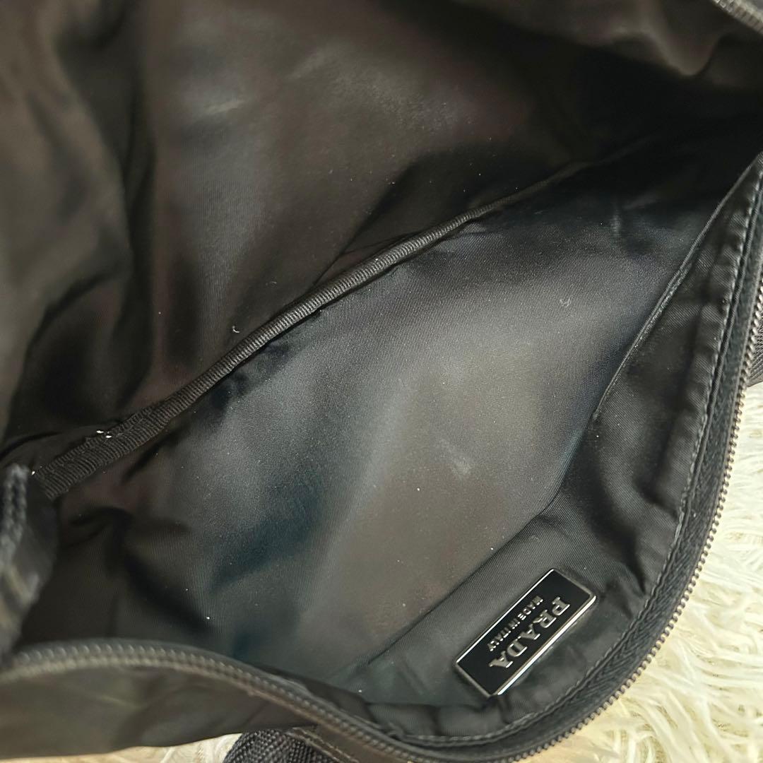 希少 PRADA ボディバッグ ショルダーバッグ 巾着 ナイロン 三角ロゴ 黒