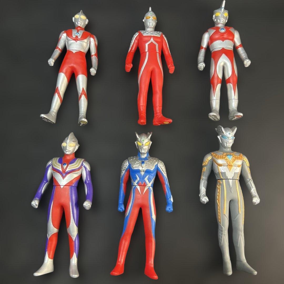 ウルトラマン ライブサイン付きソフビ 6種 - メルカリ