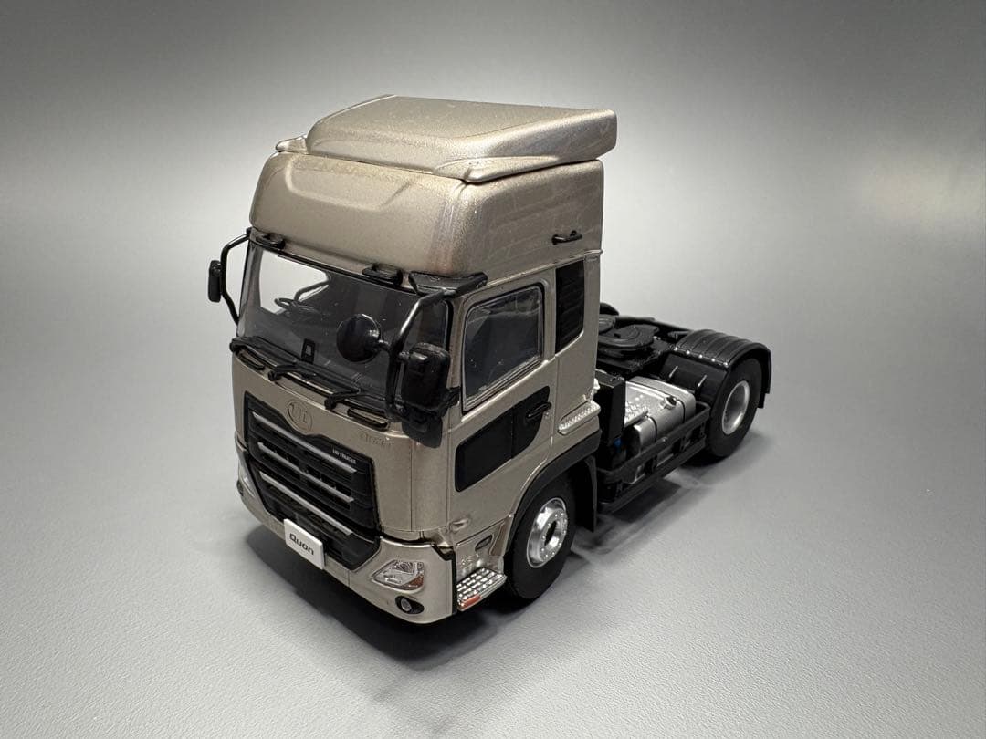 京商 1/43 UD TRUCKS QUON セミトラクターヘッド