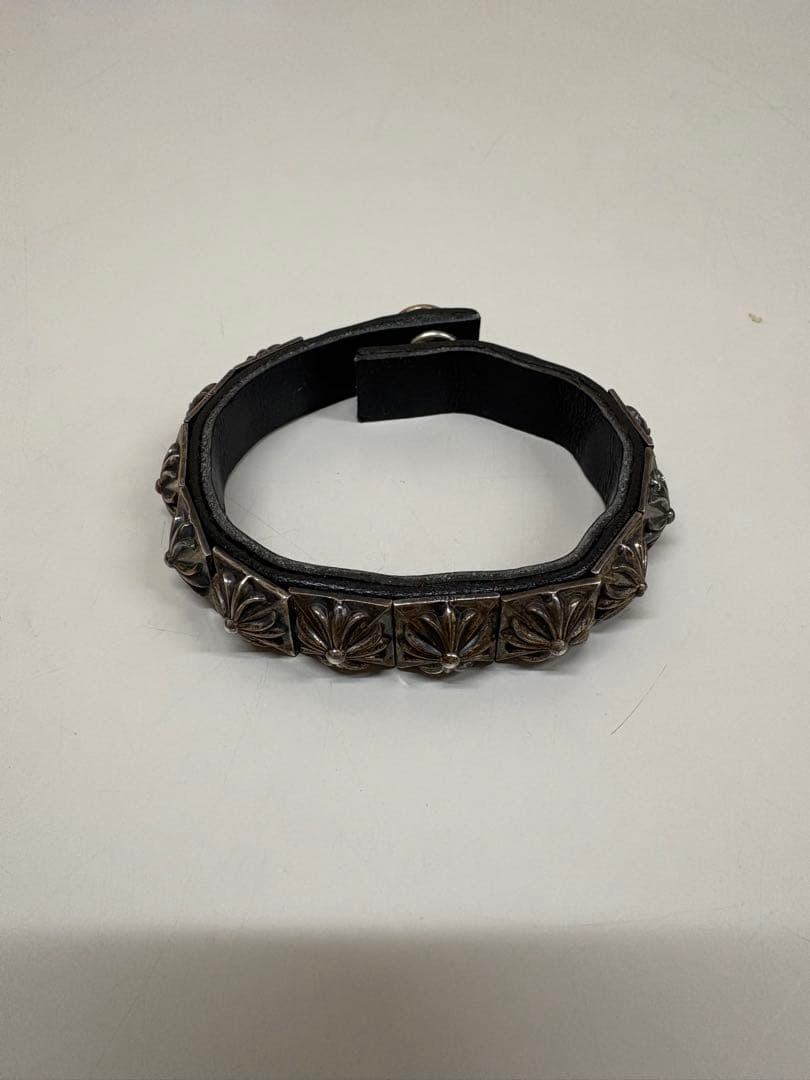 クロムハーツゼロピラミッド シングルロー ブラックレザー ブレスレット