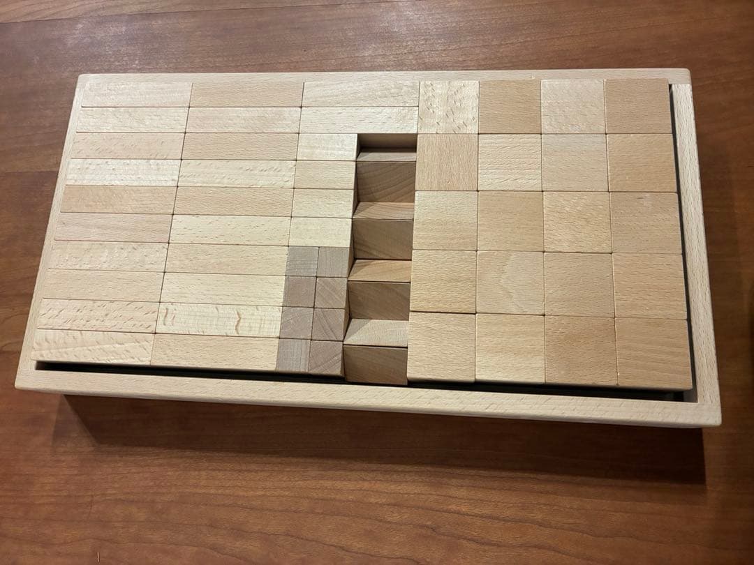 ※値下げ※美品【小さな大工さん】40㎜基尺　積み木と収納箱セット 40mm基尺】40-20 積み木遊びの基本的な形が入った積み木セット